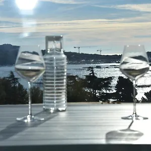 https://studio-avec-vue-mer-et-terrasse.fr-provencehotel.com